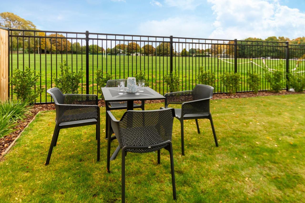 Peaceful Park View Townhouse 2 Bed W/Carpark Apartment Christchurch Luaran gambar