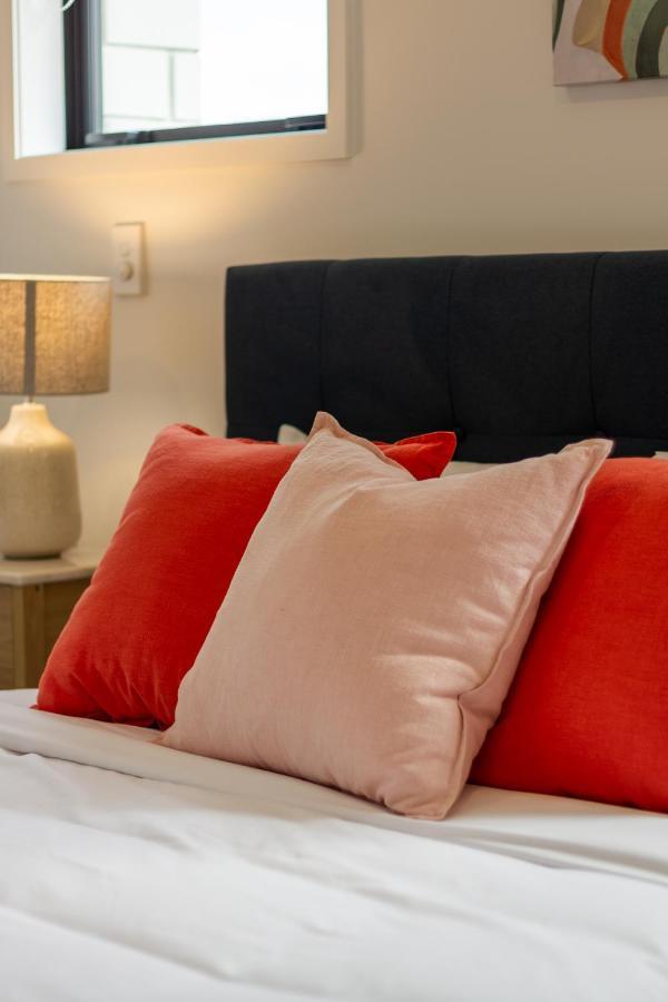 Peaceful Park View Townhouse 2 Bed W/Carpark Apartment Christchurch Luaran gambar